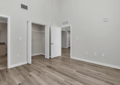 Old Dixie Apartment Bedroom with view to Bathroom and cloet